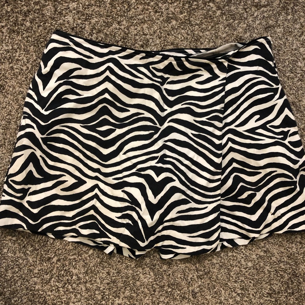 White House Black Market Skort